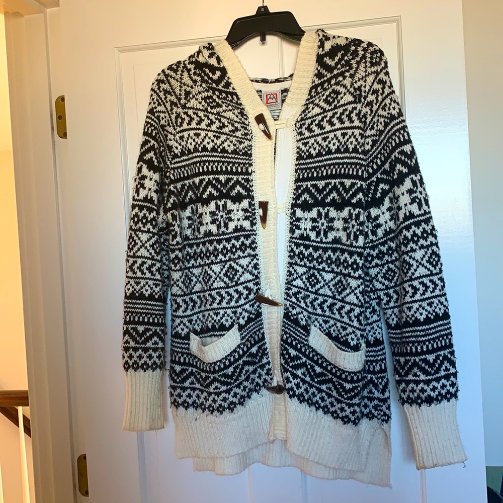 Avalanche sweater in gently used condition